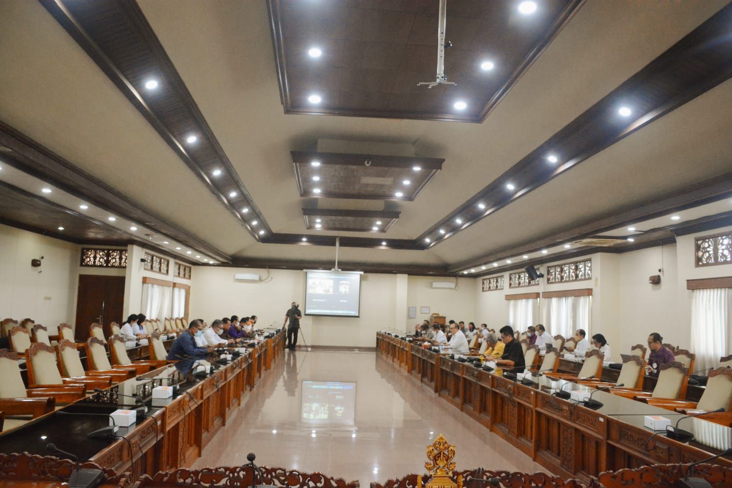 podiumnews.com-Banggar DPRD Bali Gelar Rapat Bahas Persiapan Penyusunan RAPBD 2023